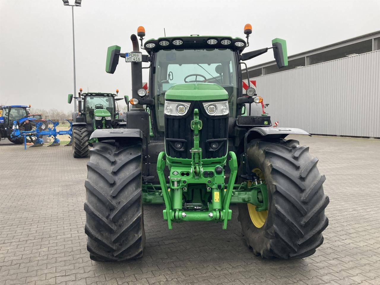 John Deere 6R 215 - Traktor: slika 1 John Deere 6R 215 - Traktor: slika 1