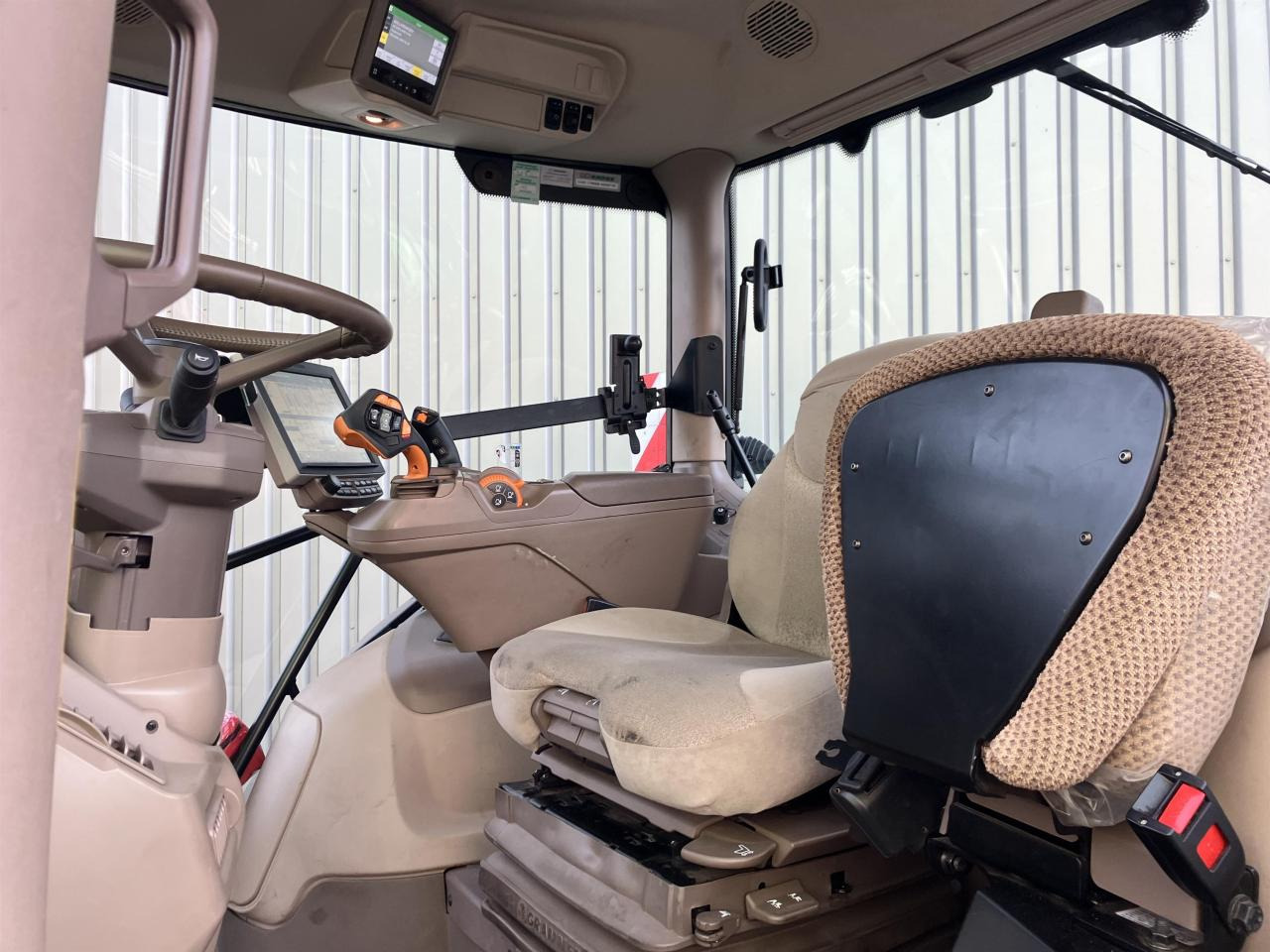 John Deere 6R 215 - Traktor: slika 5 John Deere 6R 215 - Traktor: slika 5