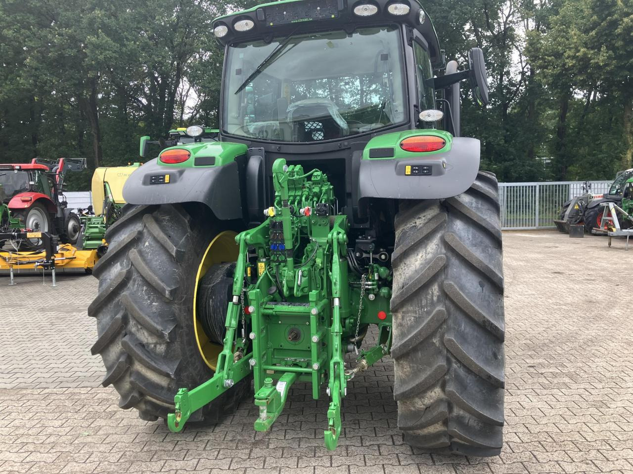 John Deere 6R 215 - Traktor: slika 3 John Deere 6R 215 - Traktor: slika 3