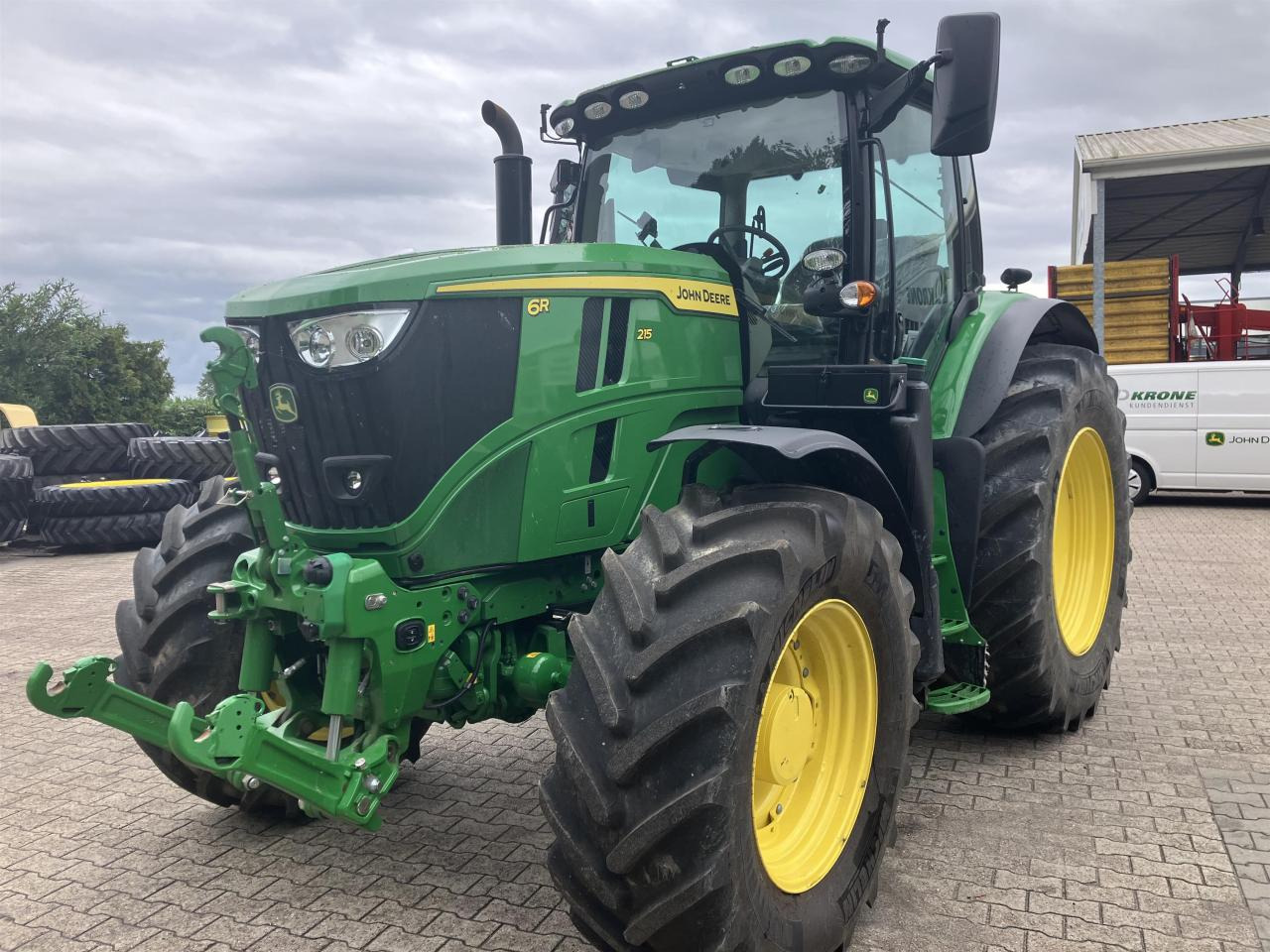 John Deere 6R 215 - Traktor: slika 1 John Deere 6R 215 - Traktor: slika 1