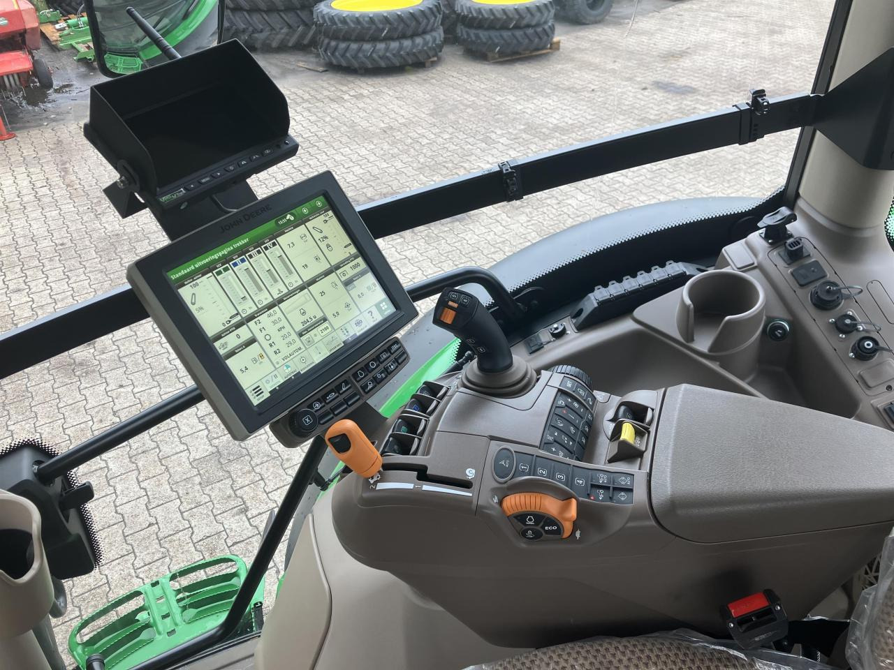 John Deere 6R 215 - Traktor: slika 5 John Deere 6R 215 - Traktor: slika 5