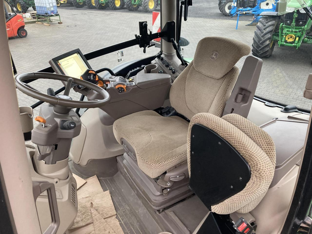 John Deere 6R 215 - Traktor: slika 5 John Deere 6R 215 - Traktor: slika 5