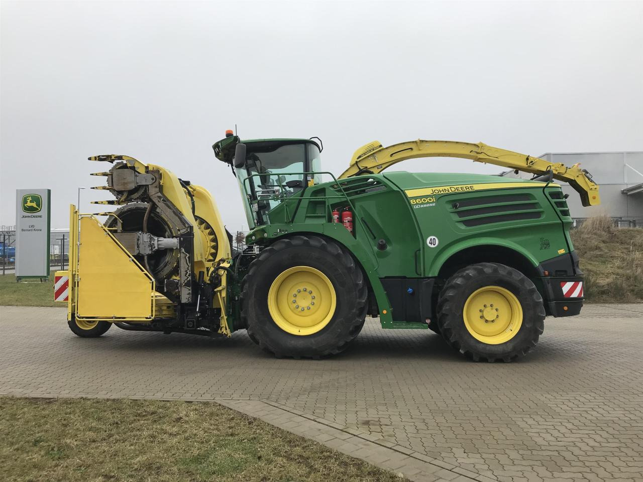 John Deere 8600 - Kombajn za stočnu hranu: slika 1 John Deere 8600 - Kombajn za stočnu hranu: slika 1