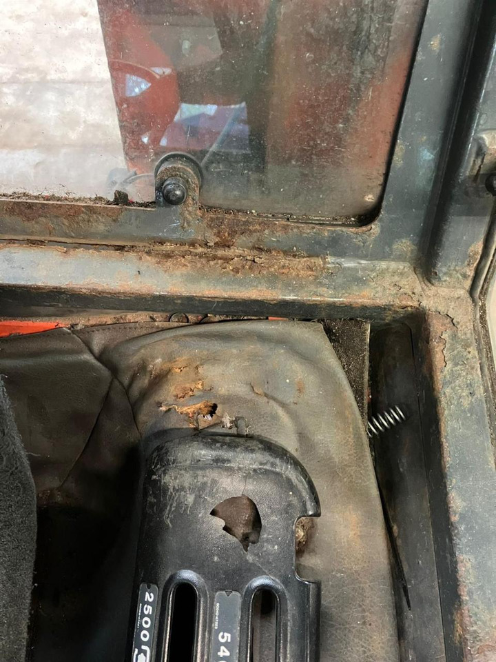 Korisno/ Posebno vozilo Kubota B2110: slika 8