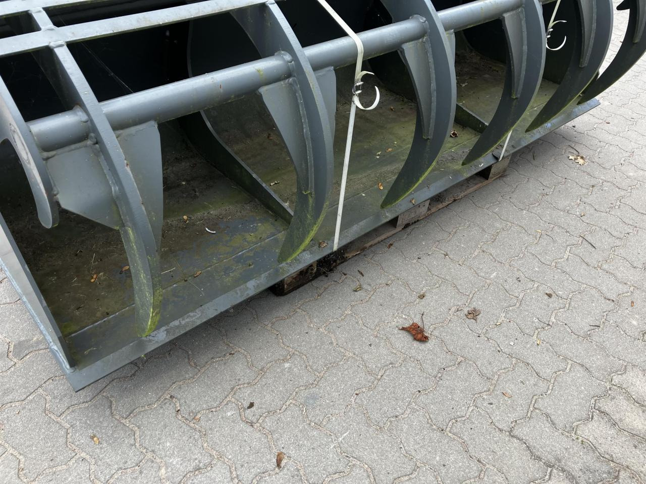 Kramer 2400 mm - Kašika: slika 2 Kramer 2400 mm - Kašika: slika 2