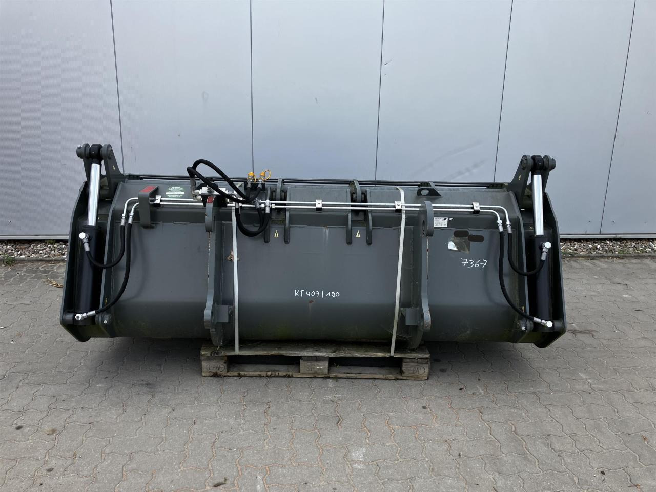 Kramer 2400 mm - Kašika: slika 3 Kramer 2400 mm - Kašika: slika 3
