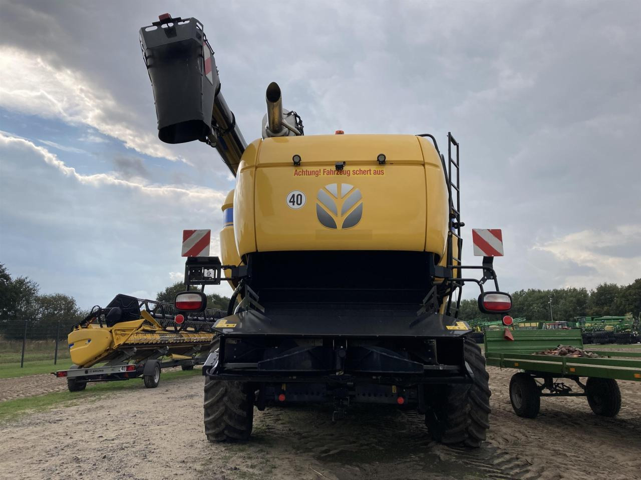 New Holland CX 8.90 - Kombinovani kombajn: slika 2 New Holland CX 8.90 - Kombinovani kombajn: slika 2