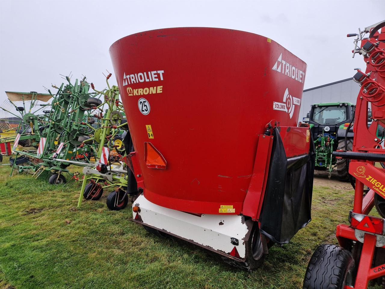 Trioliet Solomix 1-1000 ZK - Prikolica za mešanje stočne hrane: slika 4 Trioliet Solomix 1-1000 ZK - Prikolica za mešanje stočne hrane: slika 4