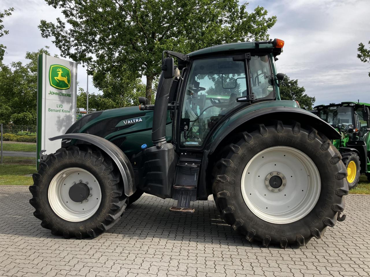 Valtra T174 Versu - Traktor: slika 1 Valtra T174 Versu - Traktor: slika 1