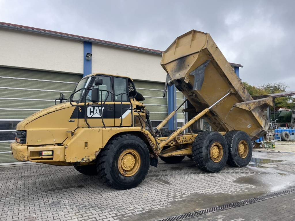 CAT 730 - Zglobni kiper: slika 1 CAT 730 - Zglobni kiper: slika 1