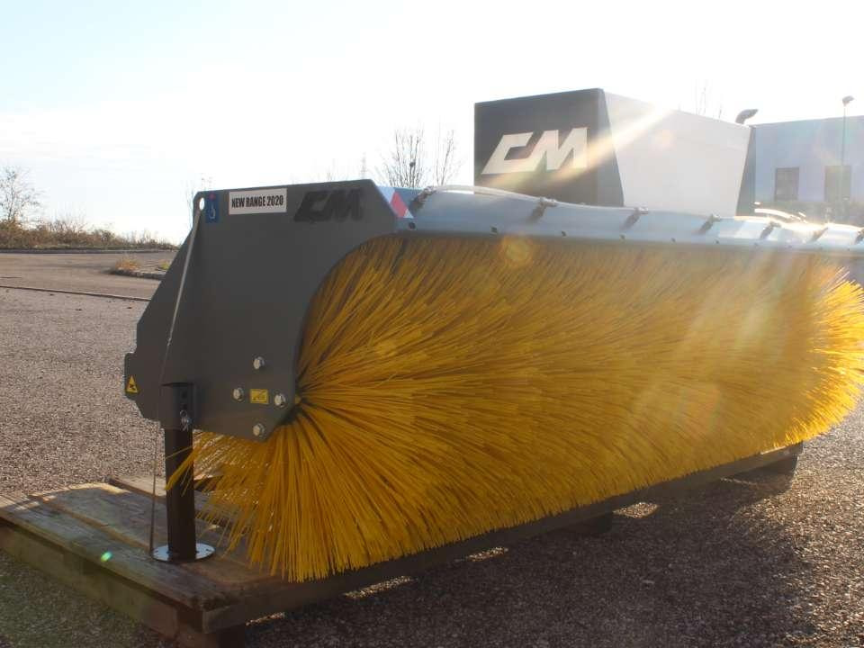 CM Crusher CSA 225 Angle Sweeper - Metle za Mini utovarivač: slika 1 CM Crusher CSA 225 Angle Sweeper - Metle za Mini utovarivač: slika 1