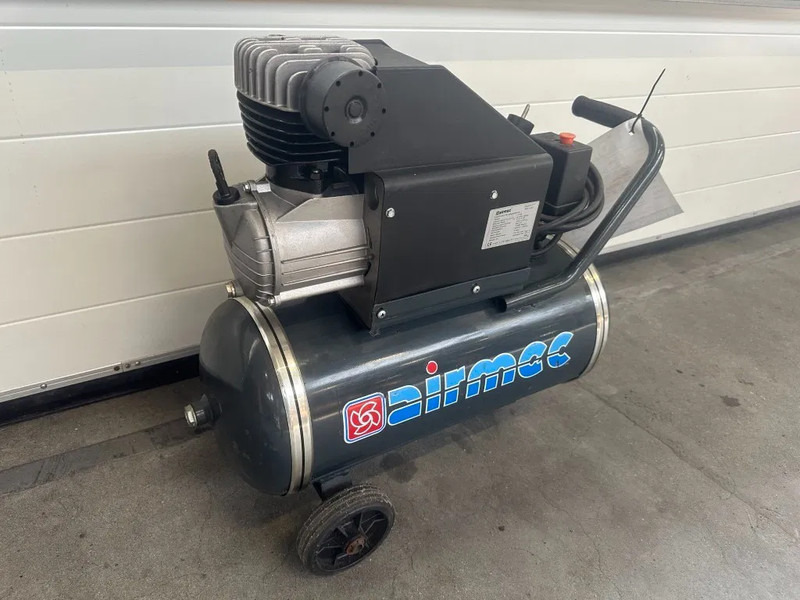 Airmec C25 Oliegesmeerde Zuigercompressor 1.65 PK 190 L / min 8 Bar Overstock - Kompresor za vazduh: slika 2 Airmec C25 Oliegesmeerde Zuigercompressor 1.65 PK 190 L / min 8 Bar Overstock - Kompresor za vazduh: slika 2