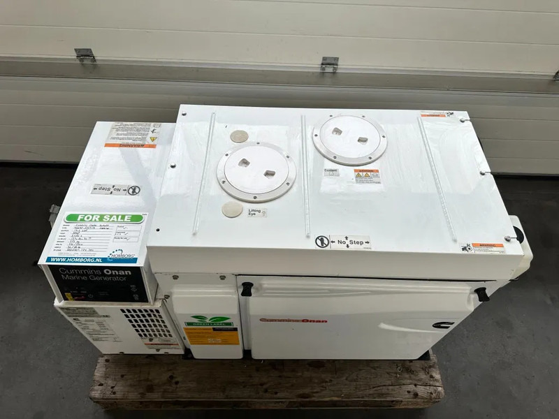 Set generatora Cummins Onan MDKBP Kubota 4 cilinder Diesel 13.5 kVA Marine Silent generatorset: slika 13