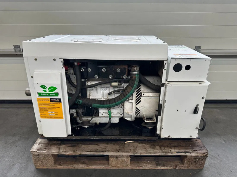 Set generatora Cummins Onan MDKBP Kubota 4 cilinder Diesel 13.5 kVA Marine Silent generatorset: slika 8