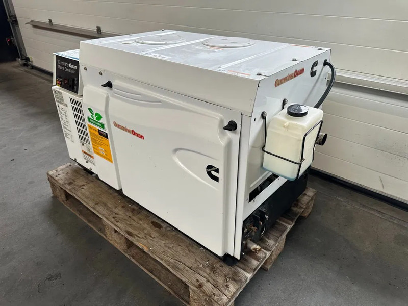 Set generatora Cummins Onan MDKBP Kubota 4 cilinder Diesel 13.5 kVA Marine Silent generatorset: slika 7