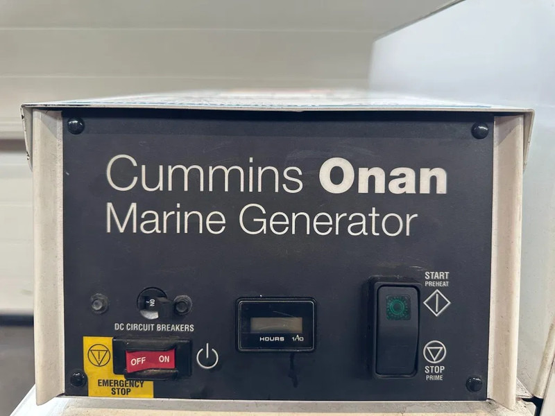 Set generatora Cummins Onan MDKBP Kubota 4 cilinder Diesel 13.5 kVA Marine Silent generatorset: slika 10