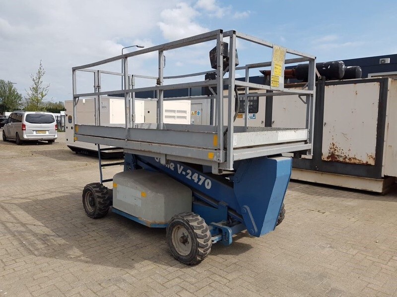 Genie V2470 / E Elektra 4x2 Schaarhoogwerker 10 meter werkhoogte - Lift u obliku makaza: slika 1 Genie V2470 / E Elektra 4x2 Schaarhoogwerker 10 meter werkhoogte - Lift u obliku makaza: slika 1