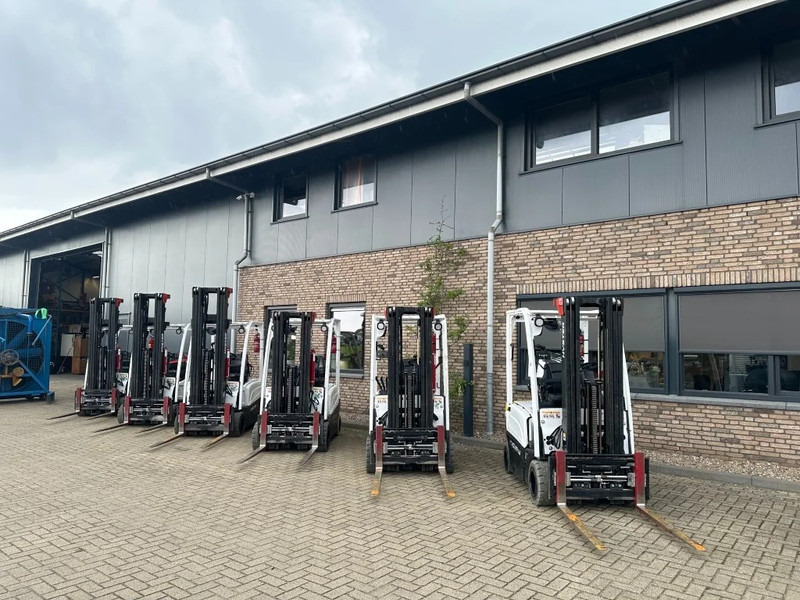 Električni viljuškar Hyster J1.8XN MWB 1.8 ton Triplex Freelift Sideshift Positioner Elektra Heftruck Accu 2023: slika 19 Električni viljuškar Hyster J1.8XN MWB 1.8 ton Triplex Freelift Sideshift Positioner Elektra Heftruck Accu 2023: slika 19