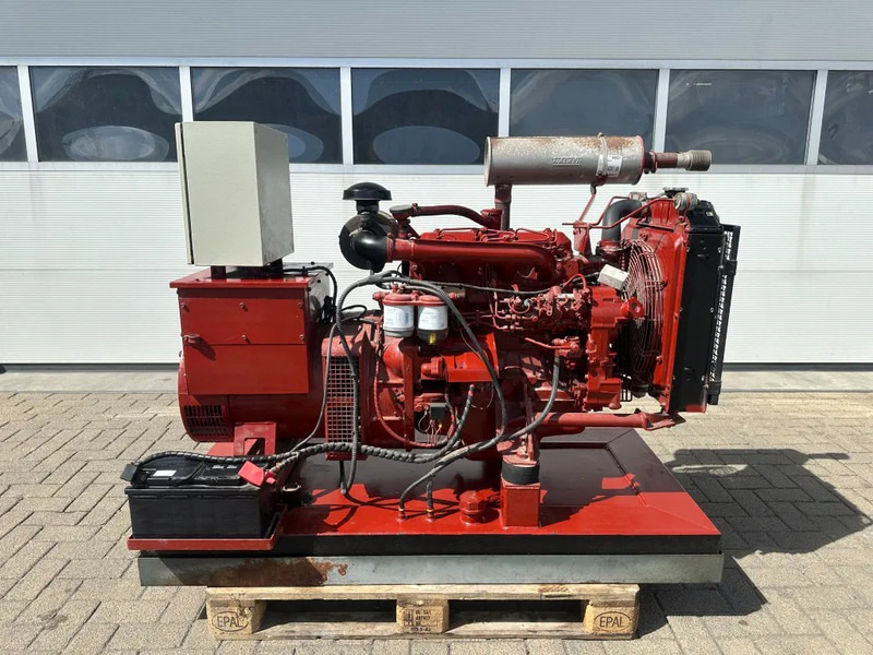 Iveco 8041 I 06.55 Leroy Somer 45 KVA noodstroom generatorset as New ! 104 hours - Set generatora: slika 5 Iveco 8041 I 06.55 Leroy Somer 45 KVA noodstroom generatorset as New ! 104 hours - Set generatora: slika 5