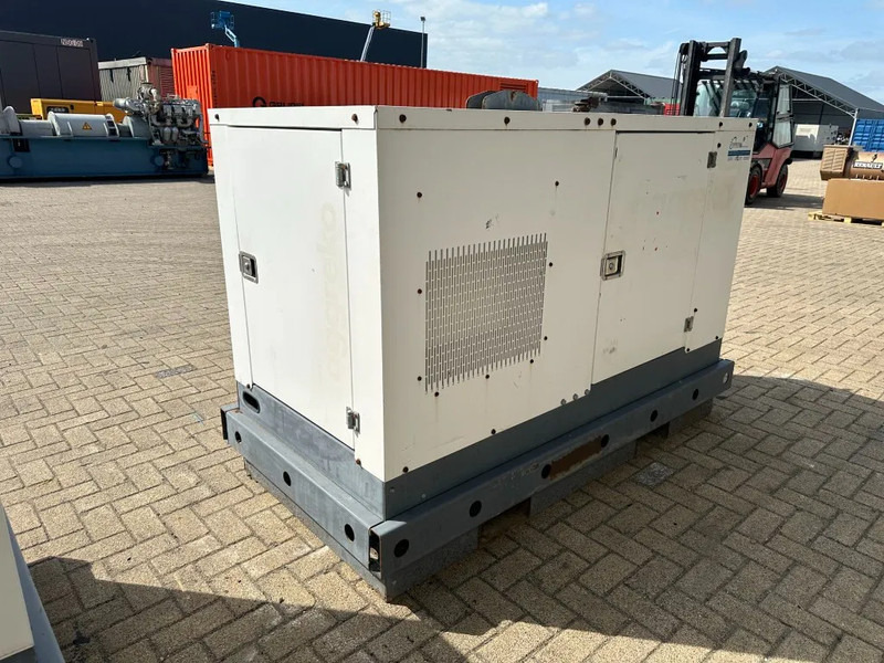 Iveco FPT F32 AM1A Leroy Somer 32 kVA Silent generatorset 408 hours ! - Set generatora: slika 3 Iveco FPT F32 AM1A Leroy Somer 32 kVA Silent generatorset 408 hours ! - Set generatora: slika 3