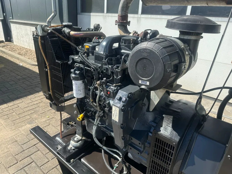 Iveco FPT NEF45 SM1A.A007 Himoinsa Stamford 66 kVA generatorset - Set generatora: slika 3 Iveco FPT NEF45 SM1A.A007 Himoinsa Stamford 66 kVA generatorset - Set generatora: slika 3