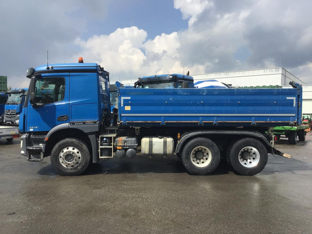 Mercedes Benz Arocs 2643 6×4 Euro 6 - Istovarivač: slika 2 Mercedes Benz Arocs 2643 6×4 Euro 6 - Istovarivač: slika 2
