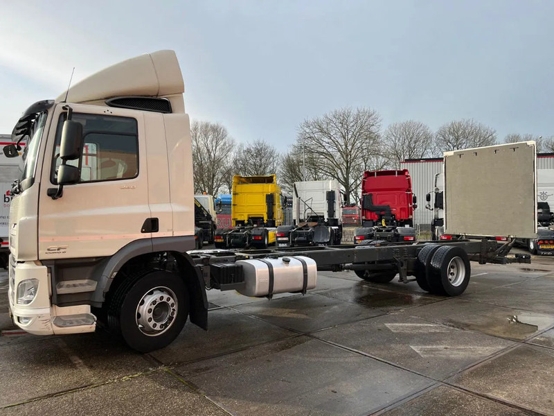 Kamion sa golom šasijom i zatvorenom kabinom DAF CF 260 CF 260 FA CHASSIS CABINE EURO 6: slika 8 Kamion sa golom šasijom i zatvorenom kabinom DAF CF 260 CF 260 FA CHASSIS CABINE EURO 6: slika 8