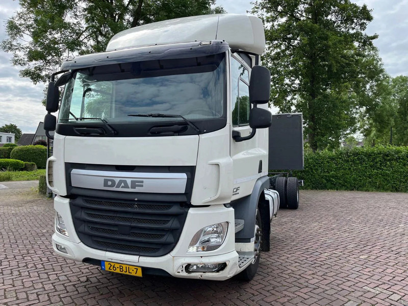 DAF CF 260 CF 260 FA CHASSIS CABINE EURO 6 - Kamion sa golom šasijom i zatvorenom kabinom: slika 4 DAF CF 260 CF 260 FA CHASSIS CABINE EURO 6 - Kamion sa golom šasijom i zatvorenom kabinom: slika 4