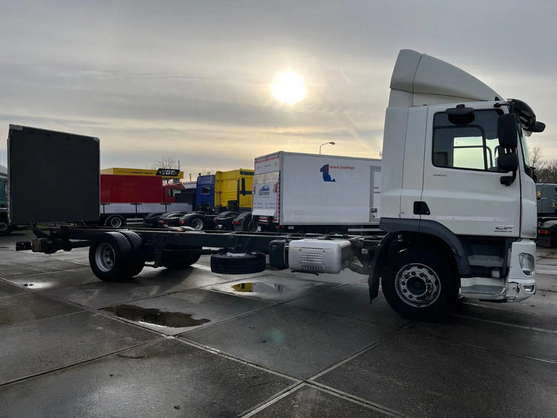 DAF CF 260 CF 260 FA CHASSIS CABINE EURO 6 - Kamion sa golom šasijom i zatvorenom kabinom: slika 4 DAF CF 260 CF 260 FA CHASSIS CABINE EURO 6 - Kamion sa golom šasijom i zatvorenom kabinom: slika 4