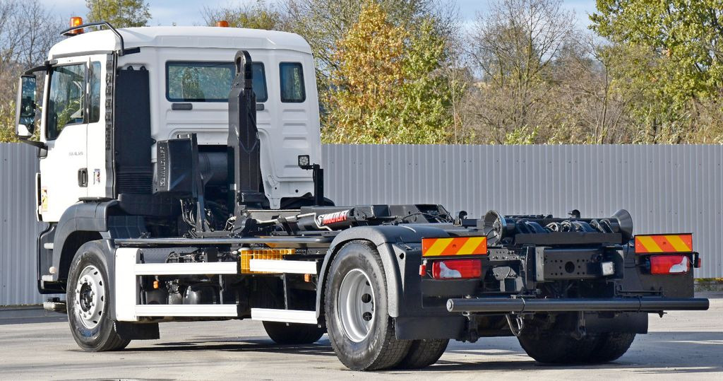 MAN TGS 18.320 Abrollkipper * Top Zustand! MAN TGS 18.320 Abrollkipper * Top Zustand! - Kamion sa hidrauličnom kukom: slika 4 MAN TGS 18.320 Abrollkipper * Top Zustand! MAN TGS 18.320 Abrollkipper * Top Zustand! - Kamion sa hidrauličnom kukom: slika 4