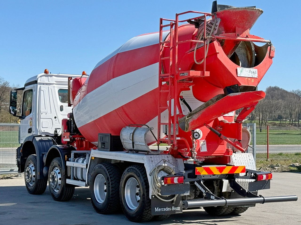 Mercedes-Benz AROCS 3240 * Betonmischer * 8x4 * TOPZUSTAND - Mikser za beton: slika 4 Mercedes-Benz AROCS 3240 * Betonmischer * 8x4 * TOPZUSTAND - Mikser za beton: slika 4
