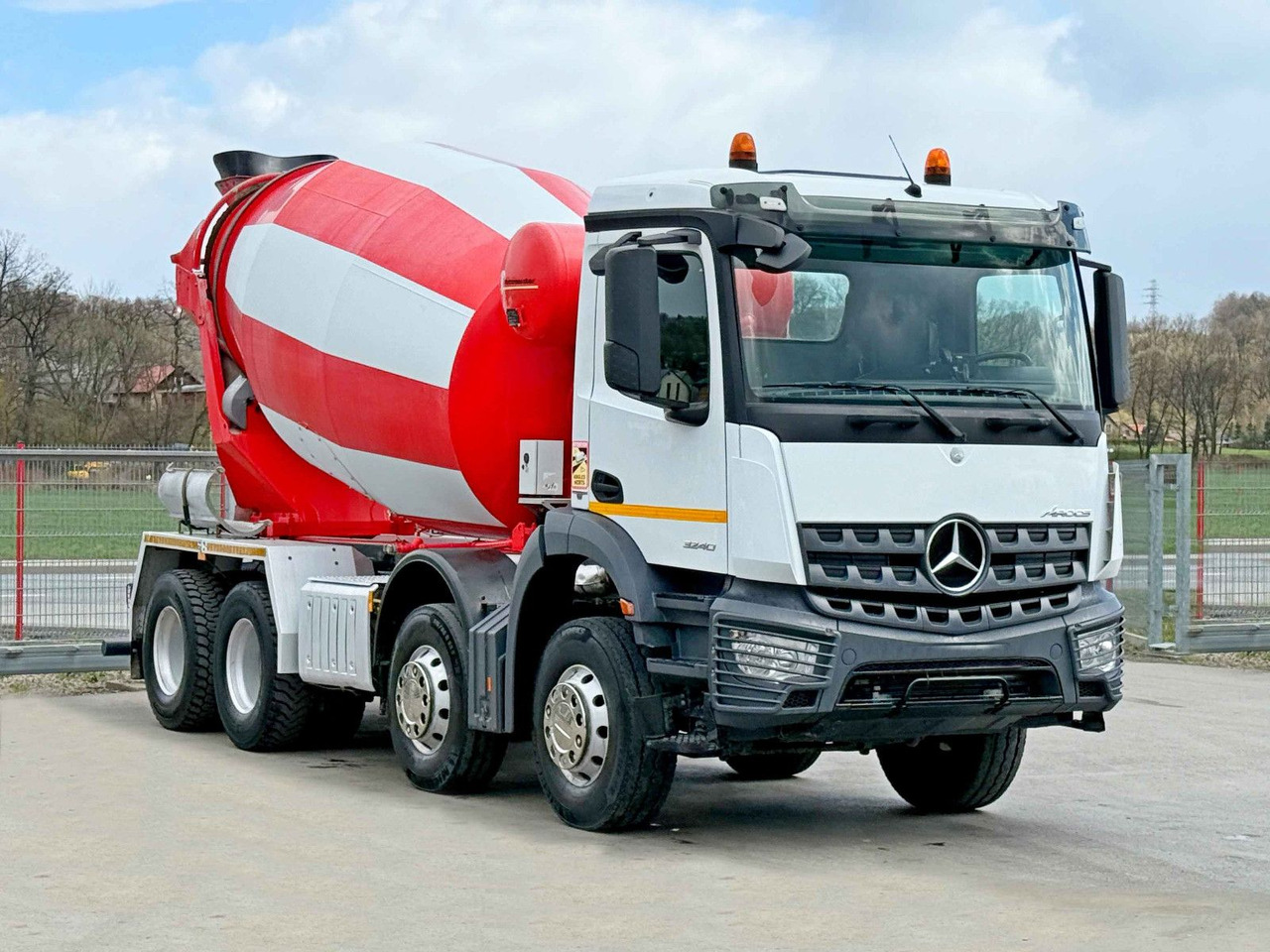 Mercedes-Benz AROCS 3240 * Betonmischer * 8x4 * TOPZUSTAND - Mikser za beton: slika 1 Mercedes-Benz AROCS 3240 * Betonmischer * 8x4 * TOPZUSTAND - Mikser za beton: slika 1