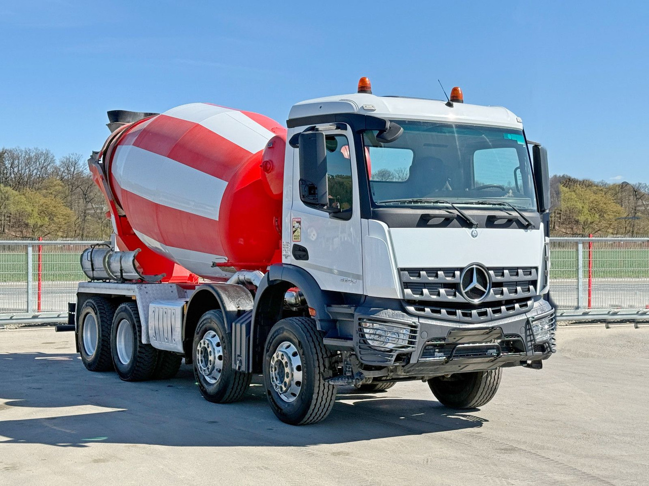 Mercedes-Benz AROCS 3240 * Betonmischer * 8x4 * TOPZUSTAND - Mikser za beton: slika 1 Mercedes-Benz AROCS 3240 * Betonmischer * 8x4 * TOPZUSTAND - Mikser za beton: slika 1