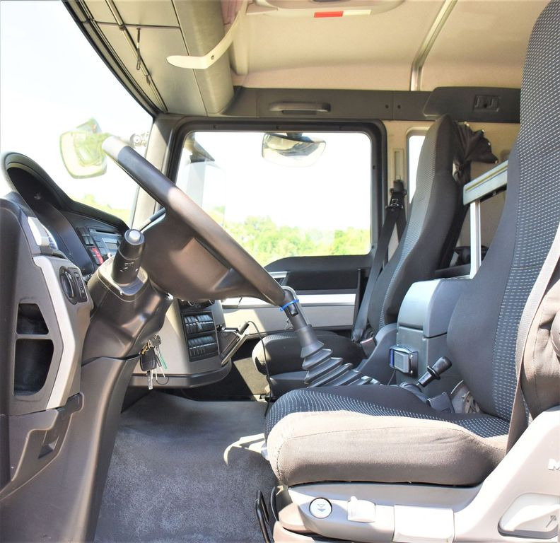 Tegljač MAN TGS 18.400 Sattelzugmaschine + KRAN/FUNK MAN TGS 18.400 Sattelzugmaschine + KRAN/FUNK: slika 9 Tegljač MAN TGS 18.400 Sattelzugmaschine + KRAN/FUNK MAN TGS 18.400 Sattelzugmaschine + KRAN/FUNK: slika 9