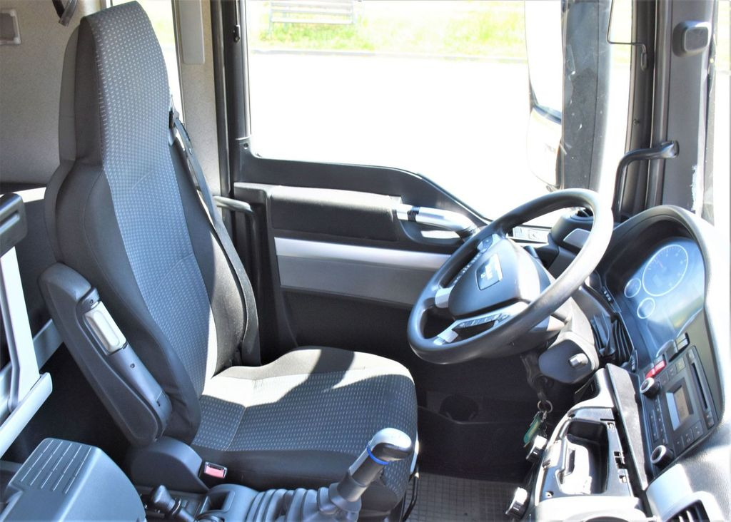 Tegljač MAN TGS 18.400 Sattelzugmaschine + KRAN/FUNK MAN TGS 18.400 Sattelzugmaschine + KRAN/FUNK: slika 12 Tegljač MAN TGS 18.400 Sattelzugmaschine + KRAN/FUNK MAN TGS 18.400 Sattelzugmaschine + KRAN/FUNK: slika 12