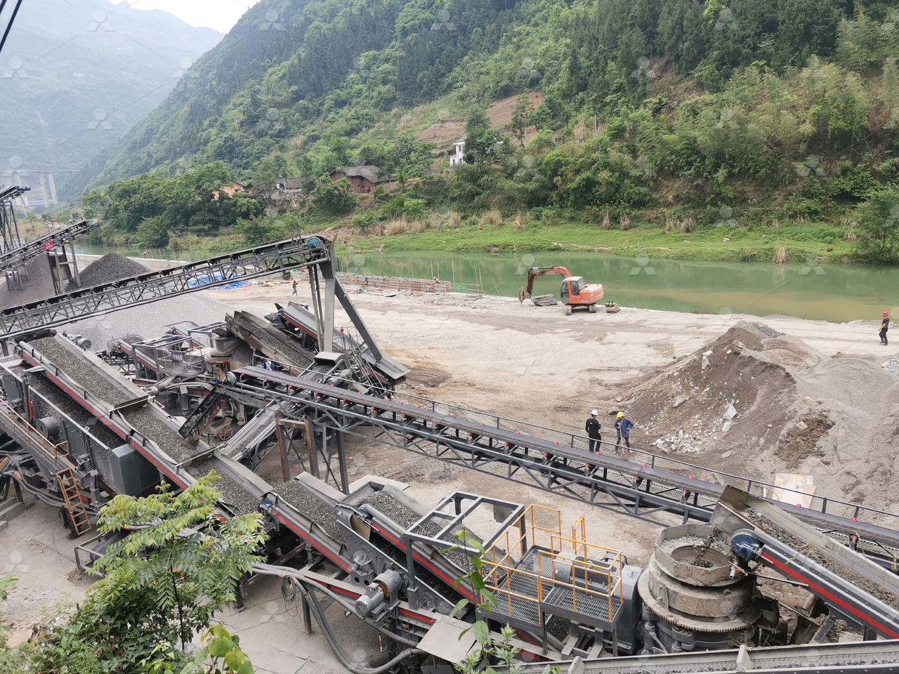 LIMING NK series mobile crusher - Mobilna drobilica: slika 2 LIMING NK series mobile crusher - Mobilna drobilica: slika 2