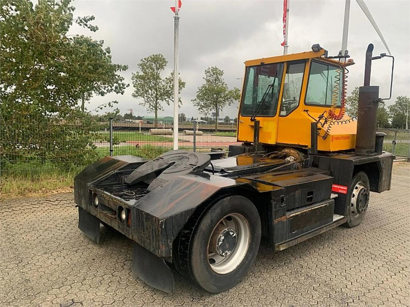 Sisu TRX182A4L2C18 - Terminalni traktor: slika 5 Sisu TRX182A4L2C18 - Terminalni traktor: slika 5