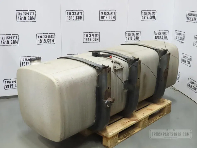 DAF 1673119 Brandstoftank + steunen 750L - Rezervoar za gorivo za Kamion: slika 2 DAF 1673119 Brandstoftank + steunen 750L - Rezervoar za gorivo za Kamion: slika 2