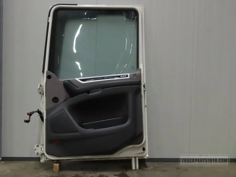 DAF Body & Chassis Parts Portier Re. DAF XF 106 - Vrata i delovi za Kamion: slika 2 DAF Body & Chassis Parts Portier Re. DAF XF 106 - Vrata i delovi za Kamion: slika 2