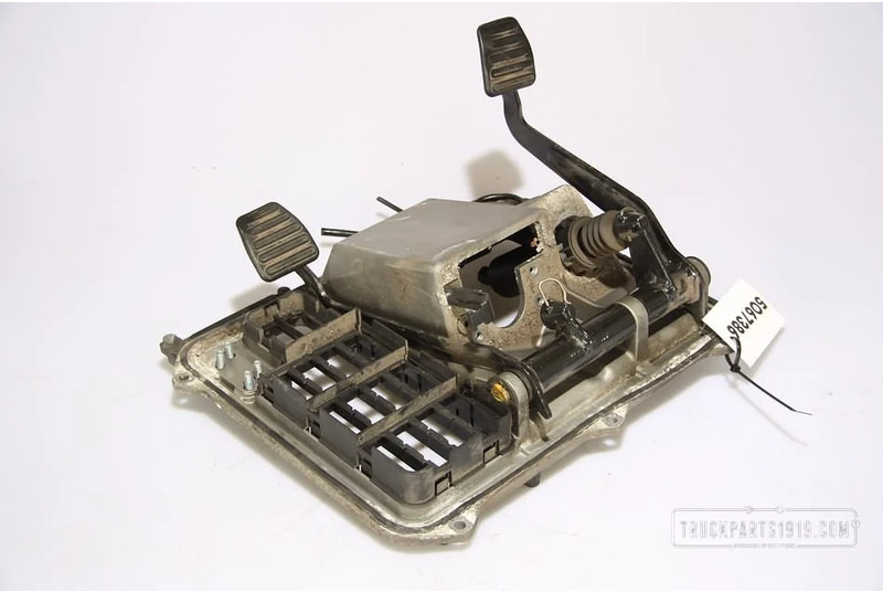 MAN Body & Chassis Parts Pedaal steun used - Pedala za Kamion: slika 1 MAN Body & Chassis Parts Pedaal steun used - Pedala za Kamion: slika 1