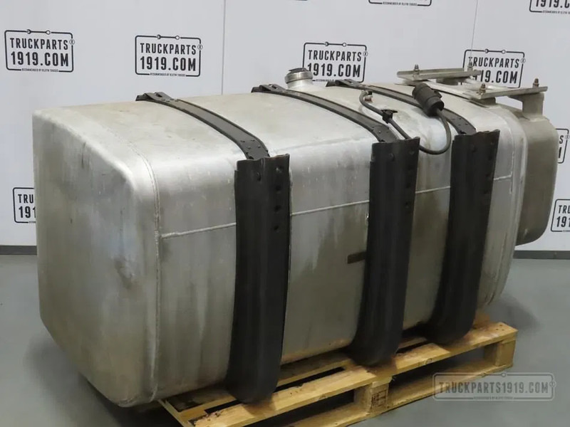 Scania 2532047 Brandstoftank + steunen 710L - Rezervoar za gorivo za Kamion: slika 2 Scania 2532047 Brandstoftank + steunen 710L - Rezervoar za gorivo za Kamion: slika 2