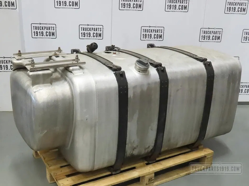 Scania 2532047 Brandstoftank + steunen 710L - Rezervoar za gorivo za Kamion: slika 1 Scania 2532047 Brandstoftank + steunen 710L - Rezervoar za gorivo za Kamion: slika 1