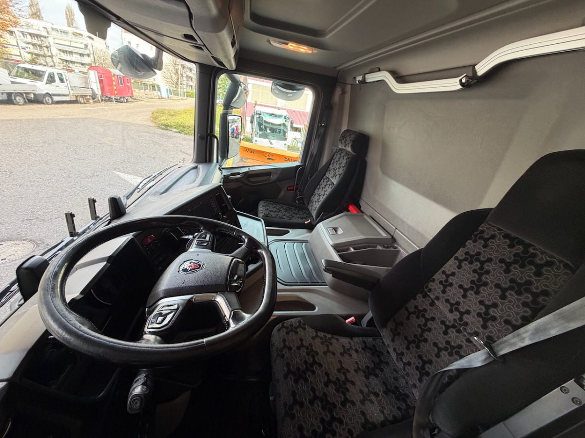 SCANIA P280 - Kamion sa zatvorenim sandukom: slika 4 SCANIA P280 - Kamion sa zatvorenim sandukom: slika 4