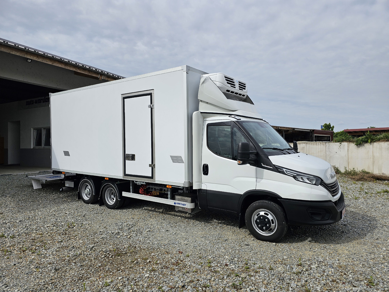 IVECO Daily BE-Truck 35S18H A8 180 PS Kühlkoffer 7.000kg Gesamtgewicht - Hladnjača: slika 2 IVECO Daily BE-Truck 35S18H A8 180 PS Kühlkoffer 7.000kg Gesamtgewicht - Hladnjača: slika 2