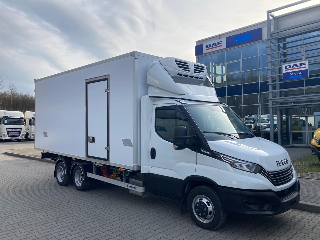IVECO Daily BE-Truck 35S18H A8 180 PS Kühlkoffer 7.000kg Gesamtgewicht - Hladnjača: slika 4 IVECO Daily BE-Truck 35S18H A8 180 PS Kühlkoffer 7.000kg Gesamtgewicht - Hladnjača: slika 4