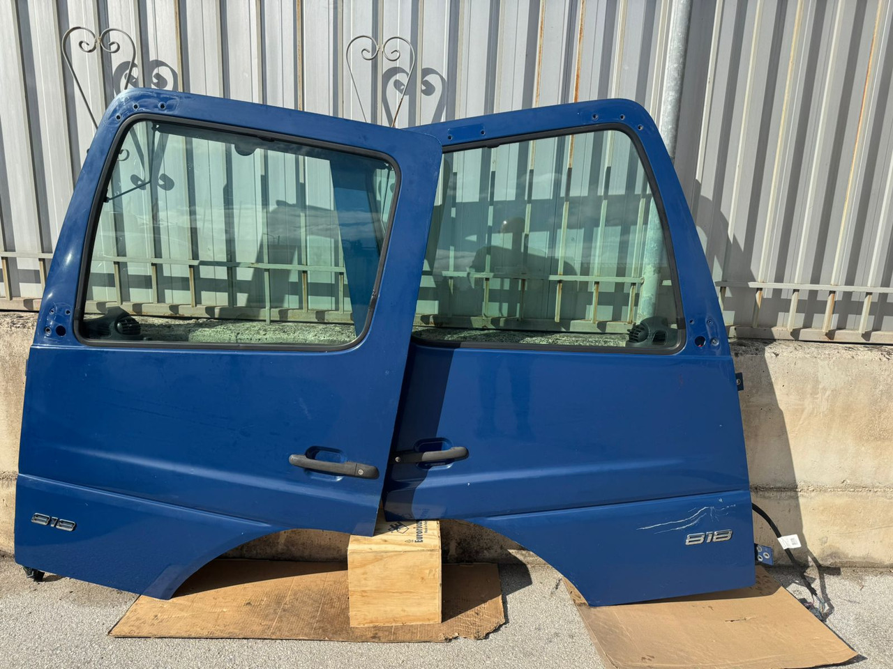 DOOR MERCEDES ATEGO 4 (LEFT AND RIGHT) - Kabina i enterijer: slika 1 DOOR MERCEDES ATEGO 4 (LEFT AND RIGHT) - Kabina i enterijer: slika 1