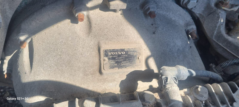 Kamion sa golom šasijom i zatvorenom kabinom Volvo FH460 Globe 2016: slika 16 Kamion sa golom šasijom i zatvorenom kabinom Volvo FH460 Globe 2016: slika 16