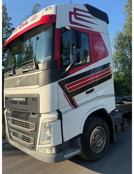 Kamion sa golom šasijom i zatvorenom kabinom Volvo FH460 Globe 2016: slika 6 Kamion sa golom šasijom i zatvorenom kabinom Volvo FH460 Globe 2016: slika 6