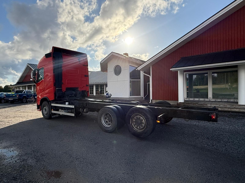 Volvo FH540 2019 - Kamion sa golom šasijom i zatvorenom kabinom: slika 5 Volvo FH540 2019 - Kamion sa golom šasijom i zatvorenom kabinom: slika 5