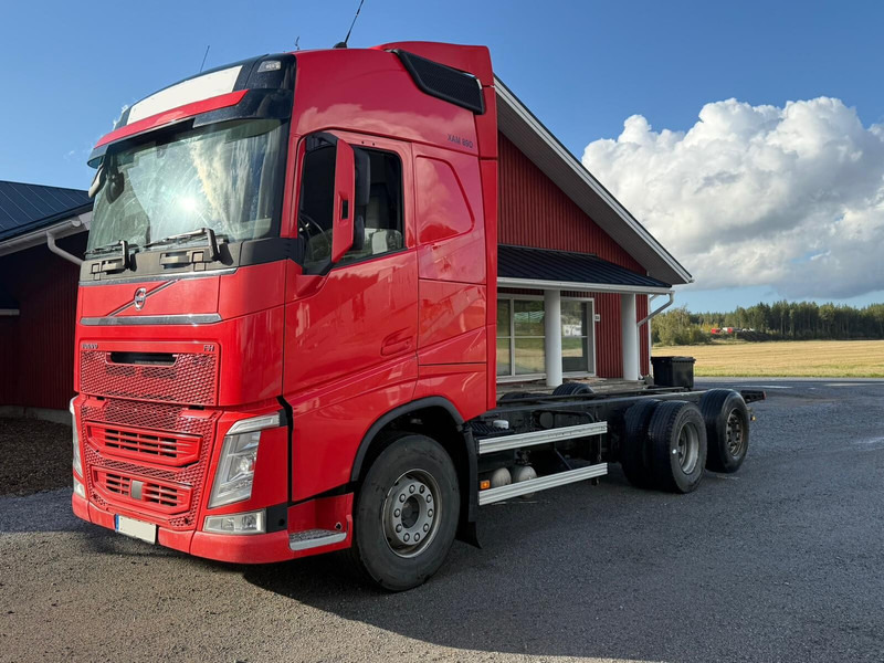 Volvo FH540 - Kamion sa golom šasijom i zatvorenom kabinom: slika 1 Volvo FH540 - Kamion sa golom šasijom i zatvorenom kabinom: slika 1